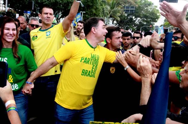 Brazil: Flavio Bolsonaro on the campaign trail in Rio de Janeiro
