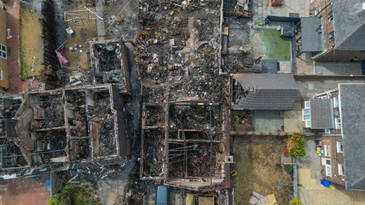 United Kingdom: Forest fire destroys homes in Stoke-on-Trent