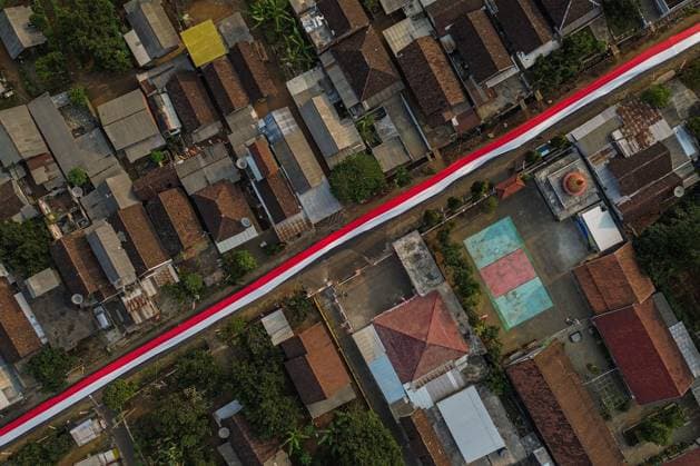 Indonesia: Giant flag to mark Independence Day in Malang