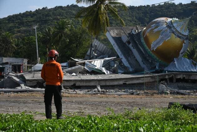 Indonesia: Damage following a severe earthquake on Flores