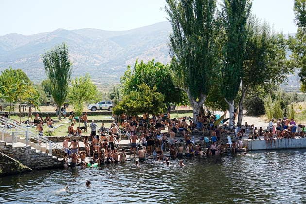 Spain: Guardia Civil security operation over the illegal La Granja festival