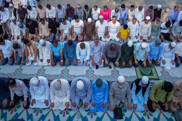 India: Believers gather for the Khoja Digar prayer in Srinagar