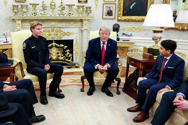 USA: Lifeguard Ryder Williams visits Donald Trump in Washington after saving a life in Santa Cruz