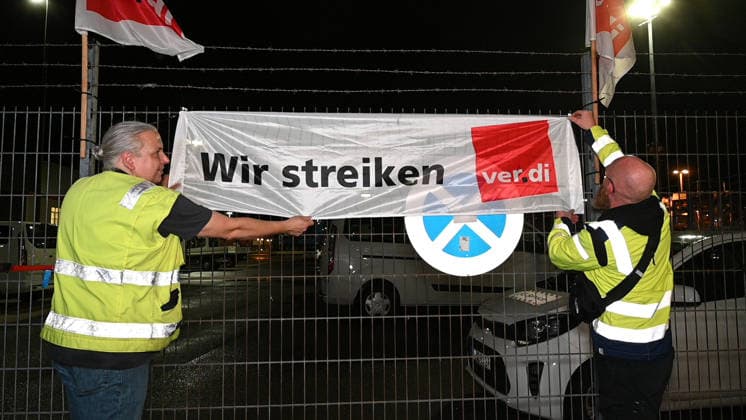 Verdi warning strike at six German seaports: impressions from Hamburg