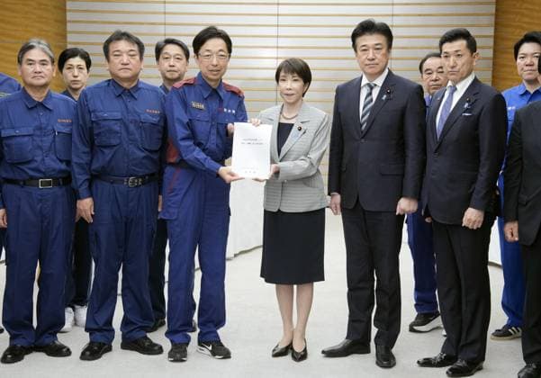 Japan: Sanae Takaichi attends a meeting in Tokyo on earthquake relief for Kumamoto