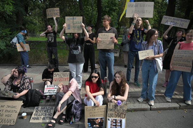 Ukraine: Protest in Kyiv against the dismissal of Defence Minister Mykhailo Fedorov