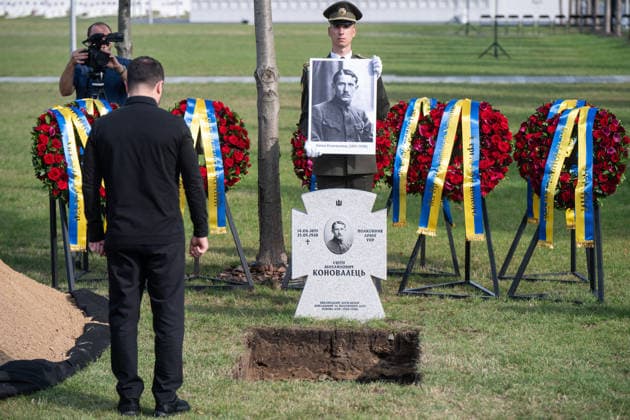 Ukraine: Volodymyr Zelenskyy attends the reburial of Colonel Yevhen Konovalets at the National Military Cemetery in Kyiv