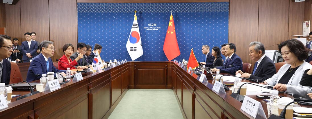 Seoul: Wang Yi visits South Korea