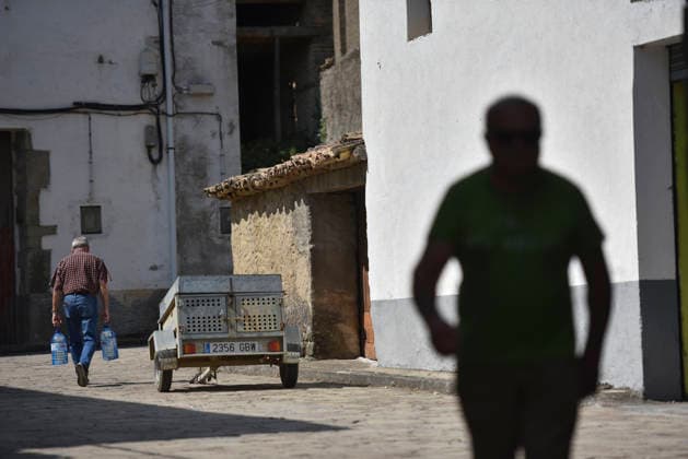 Spain, wildfires near Huesca, residents return
