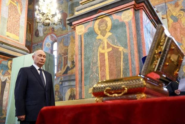 Russia: Vladimir Putin visits a church in Moscow