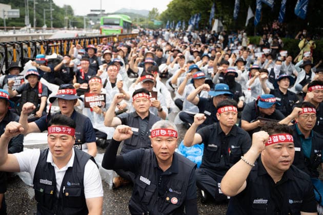 South Korea: Hyundai workers in Seoul are on strike