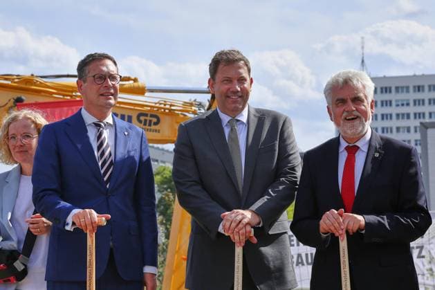 Saxony-Anhalt: Ground-breaking ceremony for the redevelopment of Riebeckplatz in Halle an der Saale
