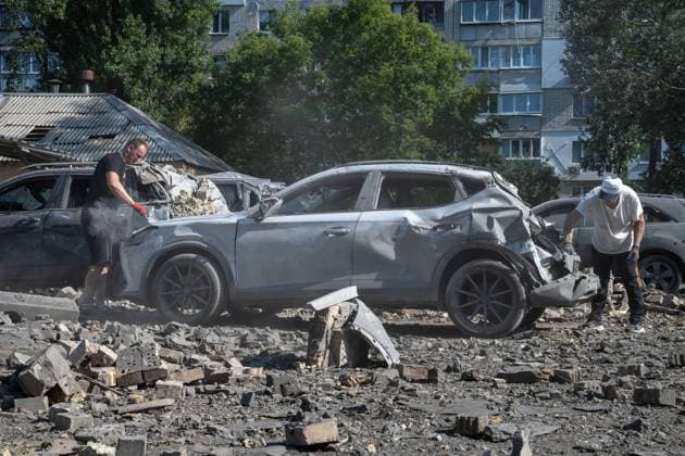 War in Ukraine: Russian missile and drone attack on Kyiv