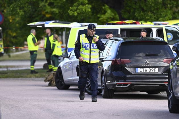 Sweden: Large-scale deployment of police and emergency services following a knife attack at Brinellskolan in Fagersta