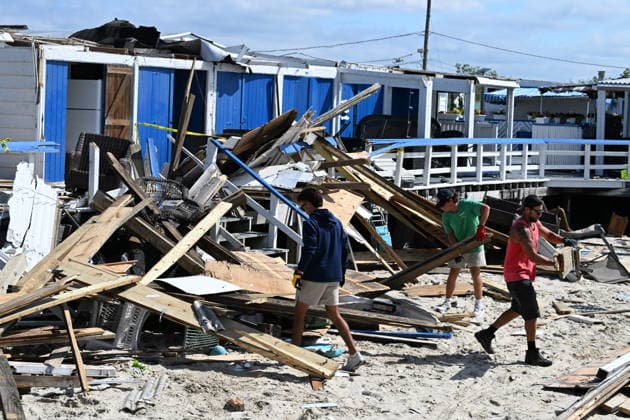 USA: Clean-up operations following a tornado in Atlantic Beach on Long Island