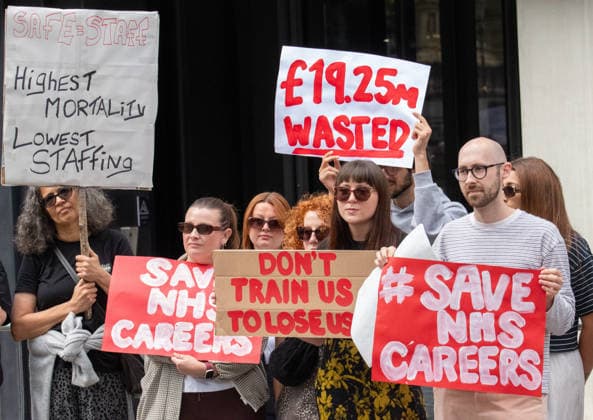 United Kingdom: Demonstration in Manchester against the waste of public funds and the jobs crisis in the NHS