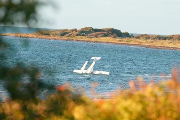 Denmark: Small aircraft lies upside down in the water off the coast of Läsö