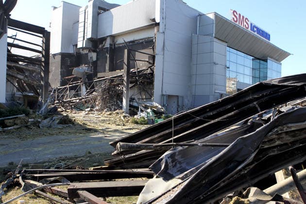 War in Ukraine: Rescue operations following a Russian drone attack on a shopping centre in Kryvyi Rih