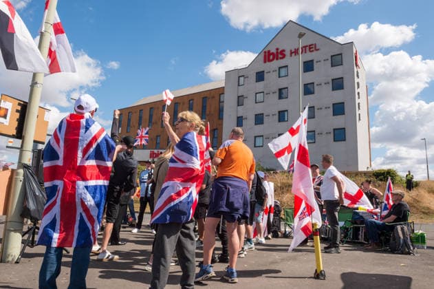 United Kingdom: Protest and counter-demonstration outside a hotel in Bristol housing asylum seekers