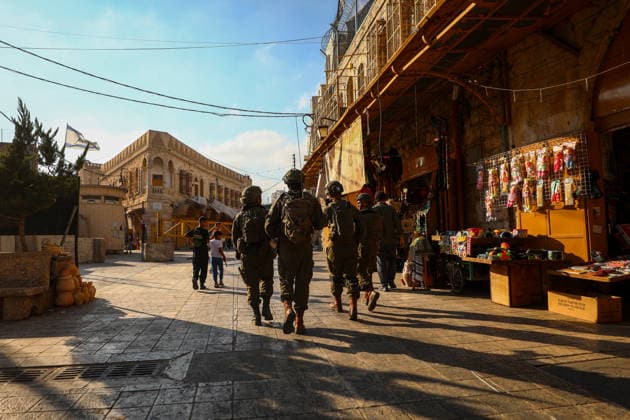 Middle East conflict, West Bank, Israelis on duty in the Old City of Hebron