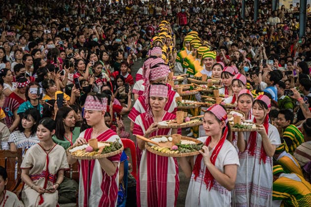 Thailand: Traditional Karen bracelet ceremony in Bangkok
