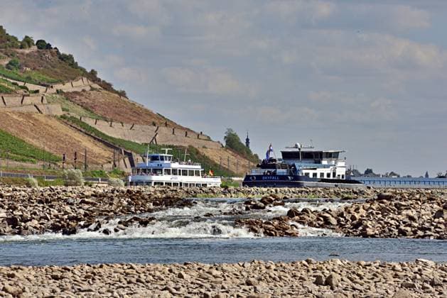 Rhineland-Palatinate, low water levels in the Rhine near Bingen