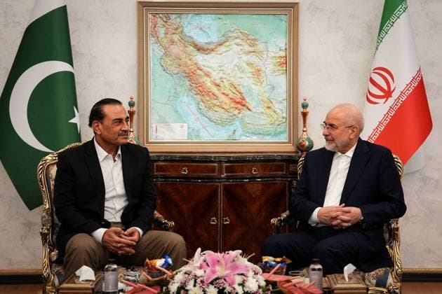 Iran: Pakistan’s Chief of the Army Staff, Asim Munir, meets Speaker of Parliament Mohammad Bagher Ghalibaf in Tehran