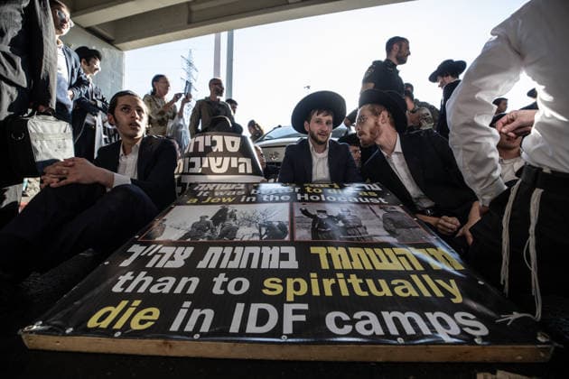 Israel: Haredim demonstrate in Bnei Brak, near Tel Aviv, against compulsory military service