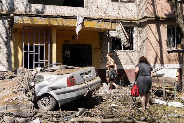 War in Ukraine: Damage following a Russian air strike on Kramatorsk