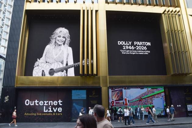 Entertainment: Pictures of the Day