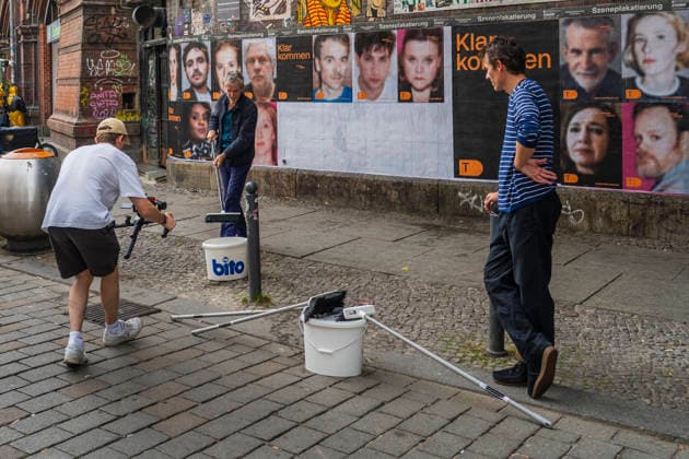 Celebrity, Ulrich Matthes puts up posters featuring scenes from the Deutsches Theater at Hackescher Markt
