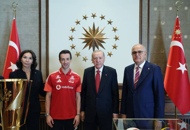 TprTurkey: Recep Tayyip Erdogan welcomes members of the Turkish national volleyball team in Ankara
