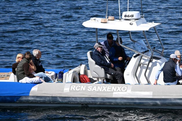 Royals: Juan Carlos of Spain in the harbour of Sanxenxo