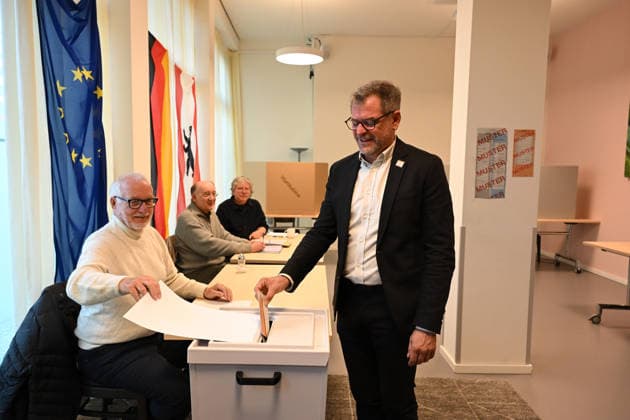 Election in Berlin, Werner Graf casts his vote