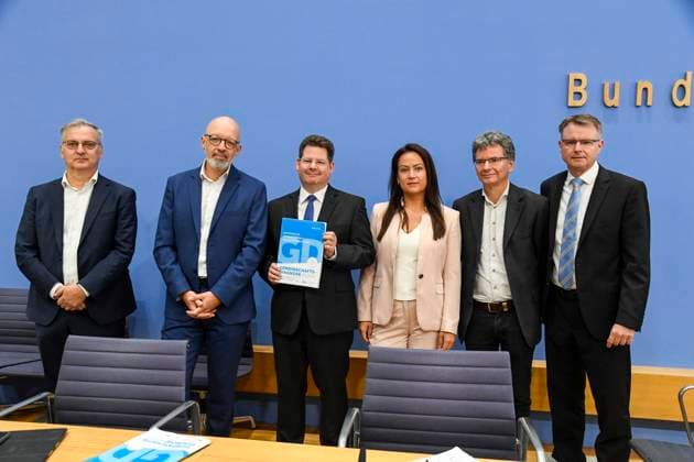 Berlin, Federal Press Conference to present the Autumn 2026 Joint Economic Forecast by the economic research institutes
