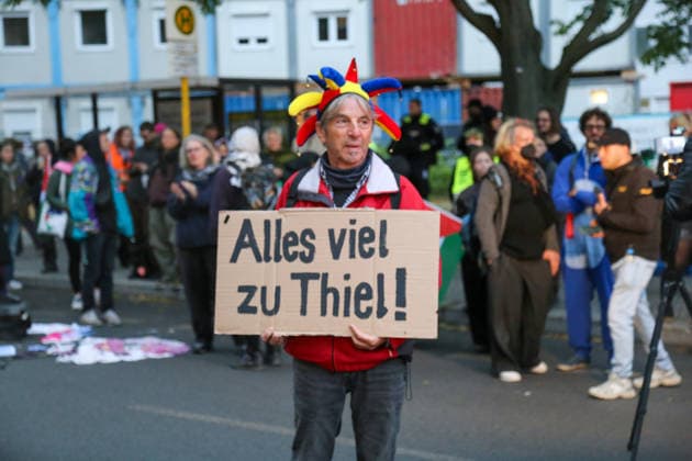 Berlin: Protest against the Springer Award for Peter Thiel