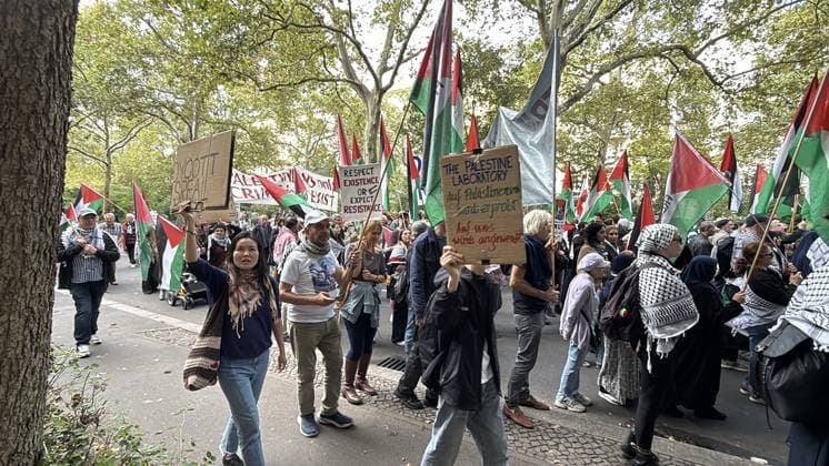 Berlin: Pro-Palestinian march to Neukölln Town Hall
