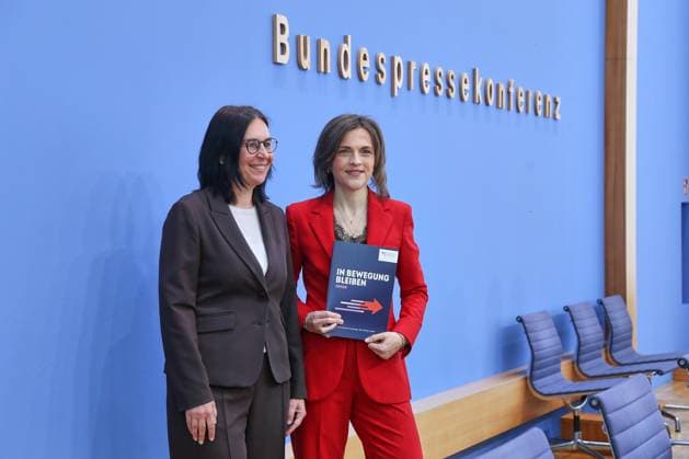 Berlin, BPK, Report by the Federal Government Commissioner for Eastern Germany