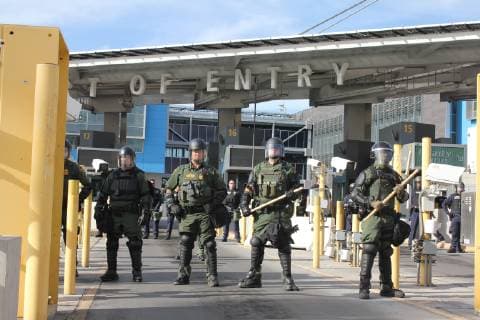 USA, border troops temporarily close border to Mexico