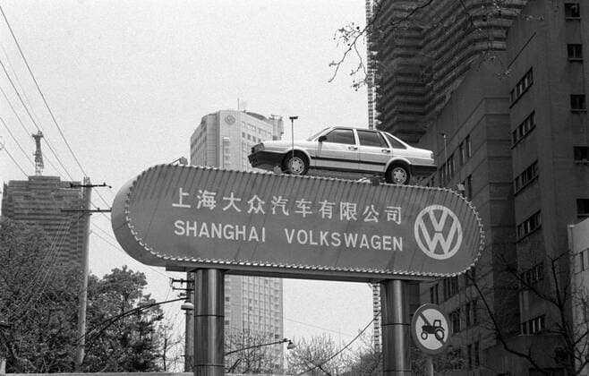 Volkswagen exports the first cars manufactured in China, 20th anniversary on 28 November