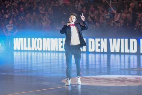 Stuttgart, Damiano Maiolini sings as part of a handball game