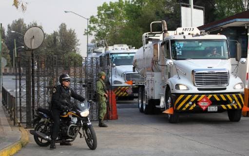 Mexico, soldiers guard gasoline transport.