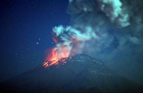 Mexico, Popocatepetl volcano erupts
