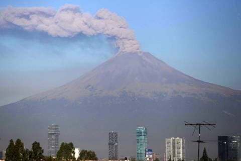 Mexico, Popocatepetl volcano erupts