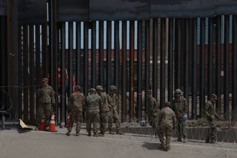 El Paso, soldiers laying barbed wire at the border to Mexico