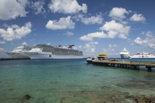 Mexico, Two cruise ships collide in Cozumel