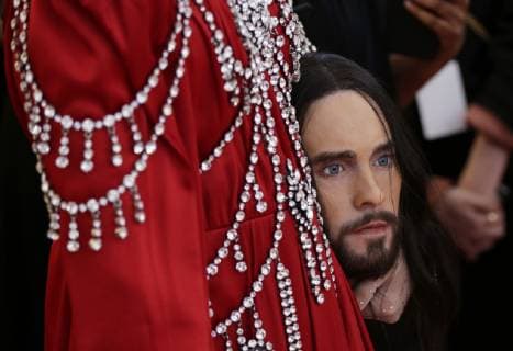 Met Gala 2019 - Jared Leto with replica of his head as accessory
