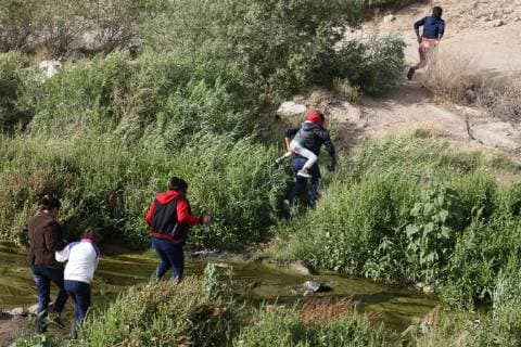 Mexico, refugees at the border to El Paso, Texas