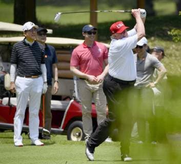 State visit to Japan, Trump and Abe on the golf course