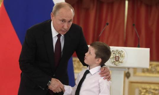 Moscow, Vladimir Putin presents families the Order Of Parental Glory Award